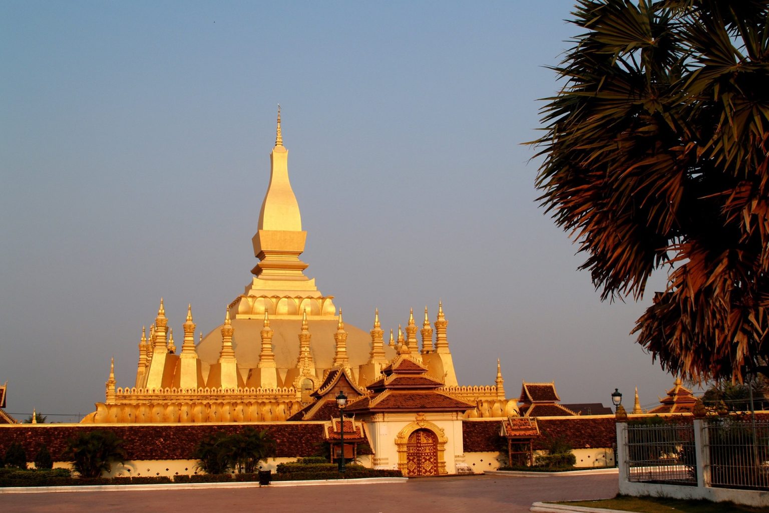 Golden pagoda, Pagoda, Wat pha-that luang